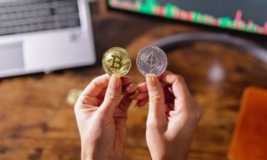 Alameda Research mueve sus tokens y los convierte a bitcoin tras fianza de SBF