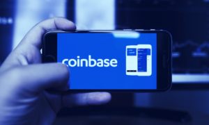 Apple Obiga a Coinbase a Cerrar Transferencias de NFT en Su Wallet de iOS