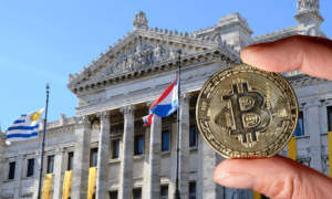 Bitcoin en español: aprueban ley Bitcoin en Uruguay y cae fan token de Argentina