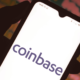 Acciones de Coinbase Se Disparan veintiseis por cien  Tras Desestimación de Demanda Colectiva